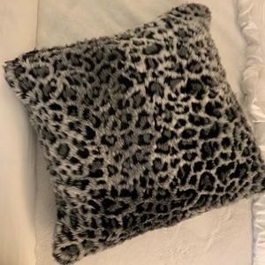 ACCENT PILLOW